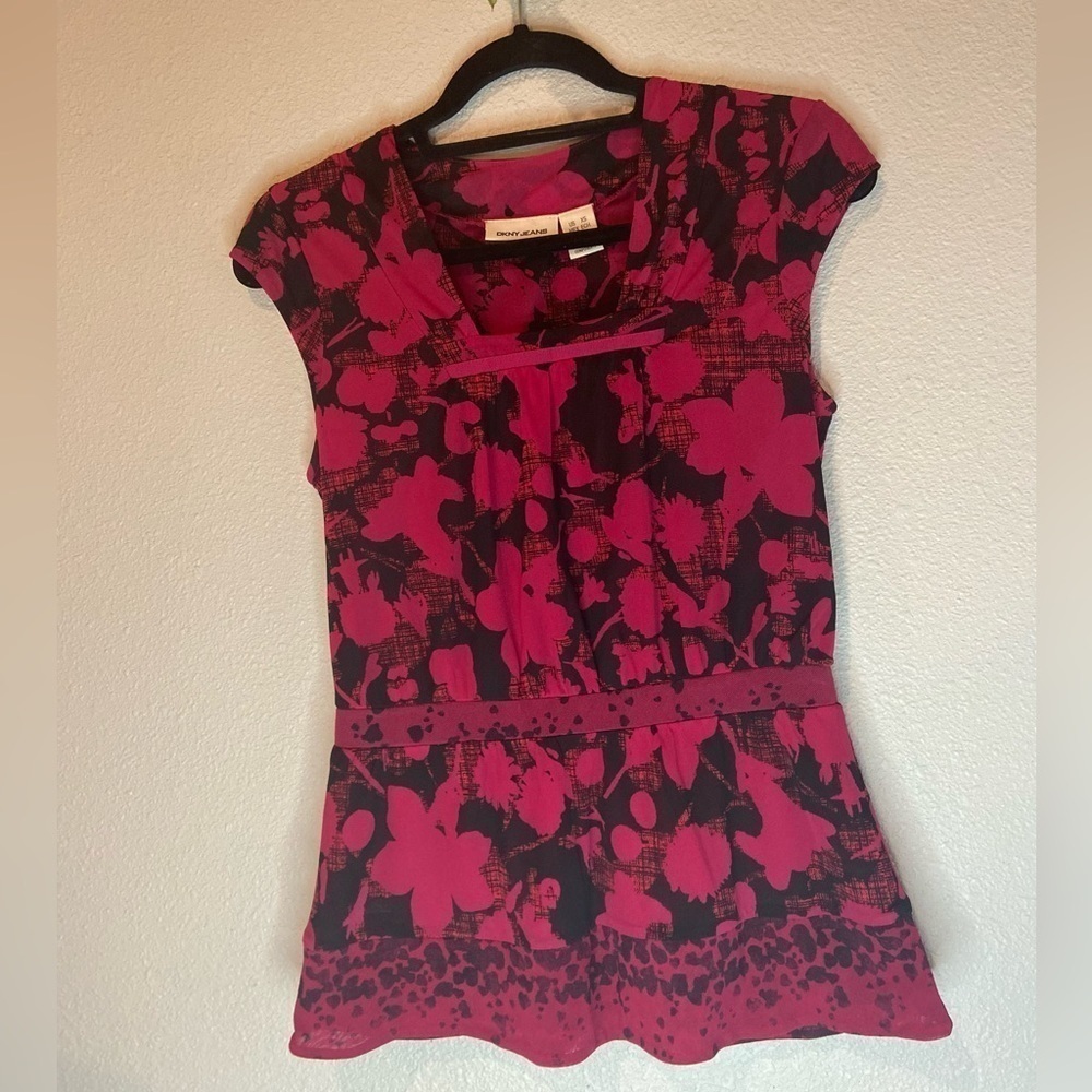 DKNY Jeans~Hot Pink Floral & Black Square Neck Top~Cap Sleeve~Flared Hem~Size XS